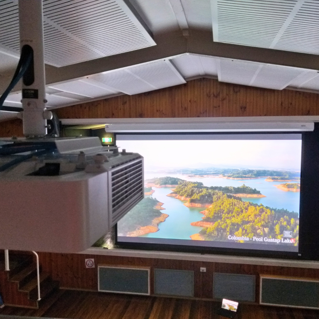 Evolve Cairns Projector with Motorised Screen